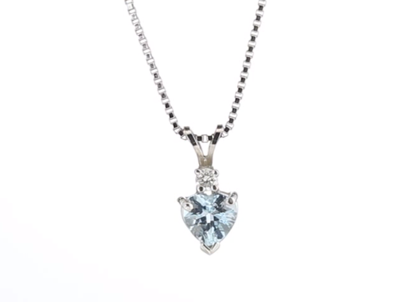 Amazon’s 14 Karat White Gold Heart Shape 0.75 Carats Aquamarine Diamond Pendant