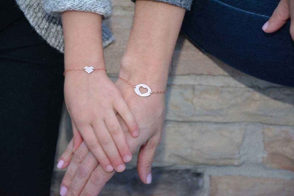 matching mother-daughter bracelets