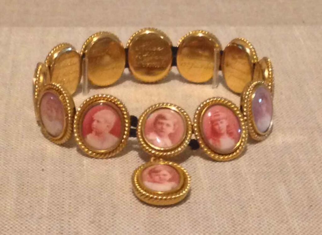 Queen Victoria's locker bracelet