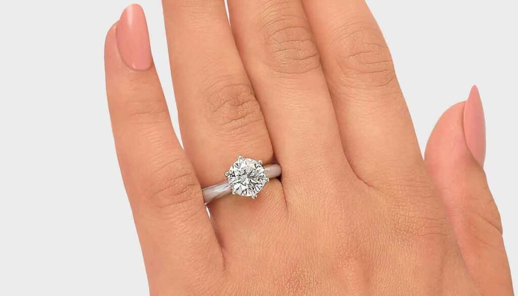 Solitaire engagement ring