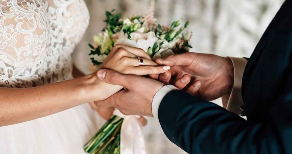 Wedding Ring on the Right Hand: What Does It Mean?