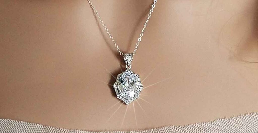 Cubic zirconia pendant