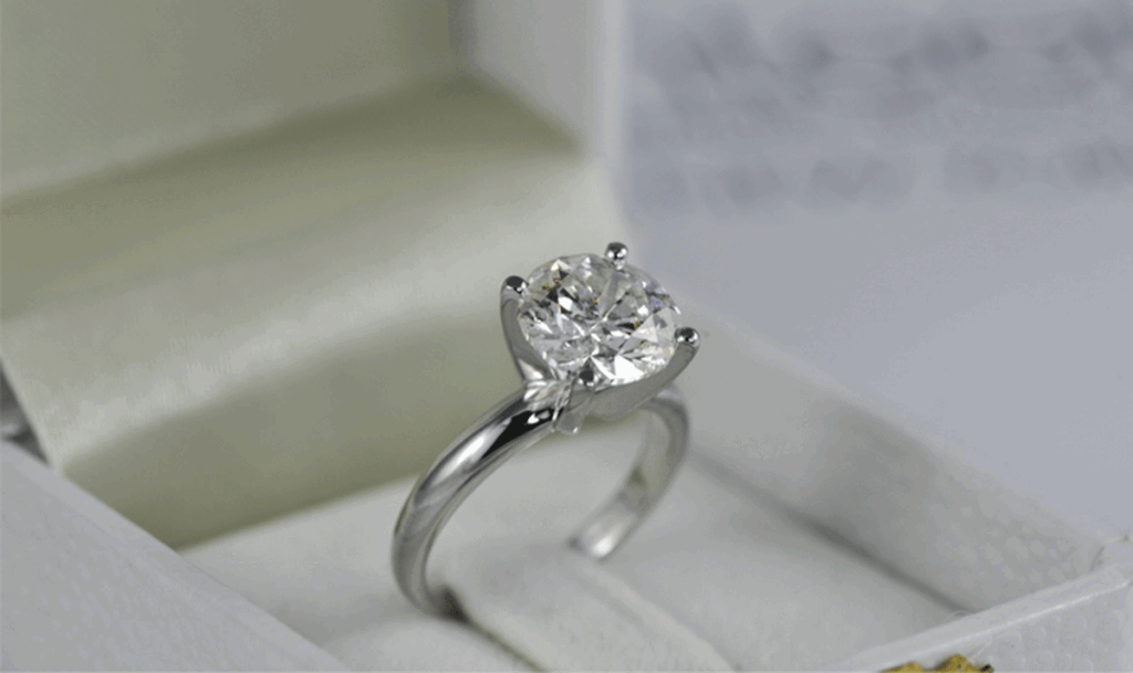 Internally-flawless diamond ring