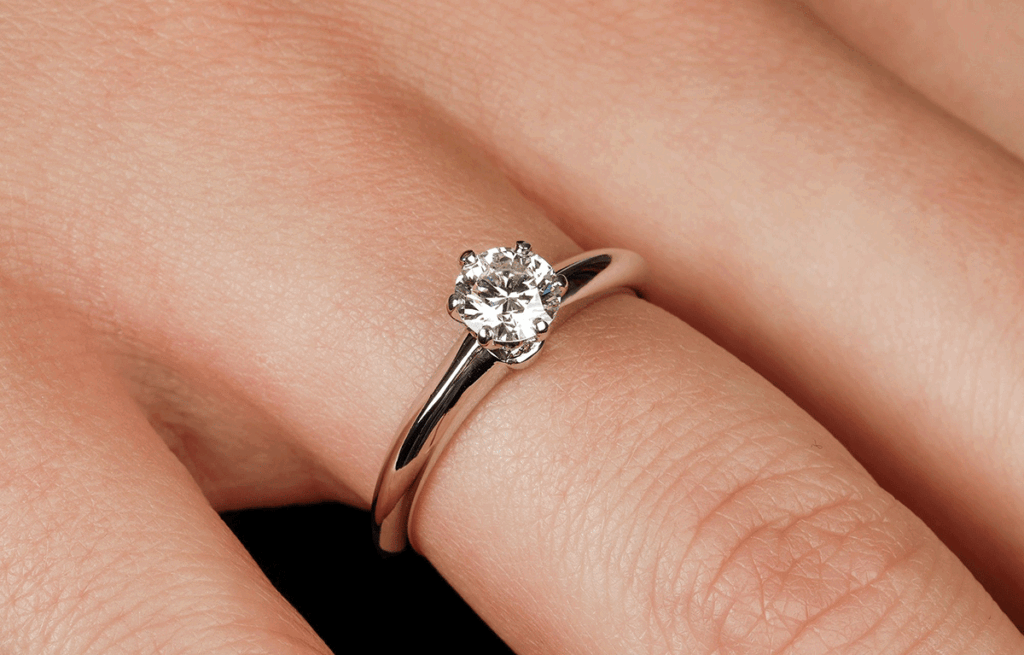 Solitaire engagement ring