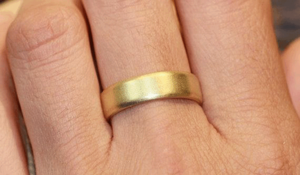 Yellow gold wedding band