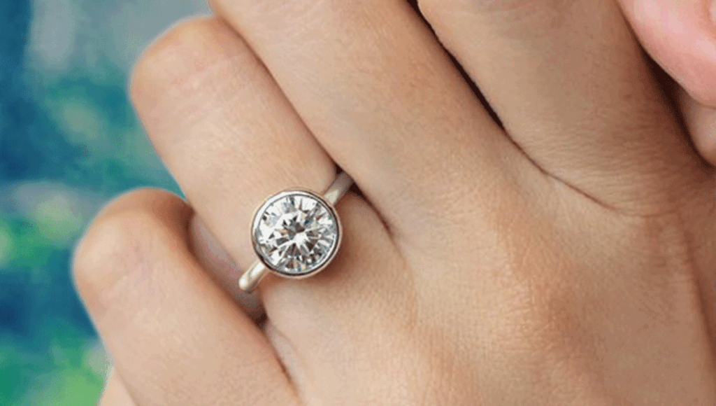 Bezel type engagement ring