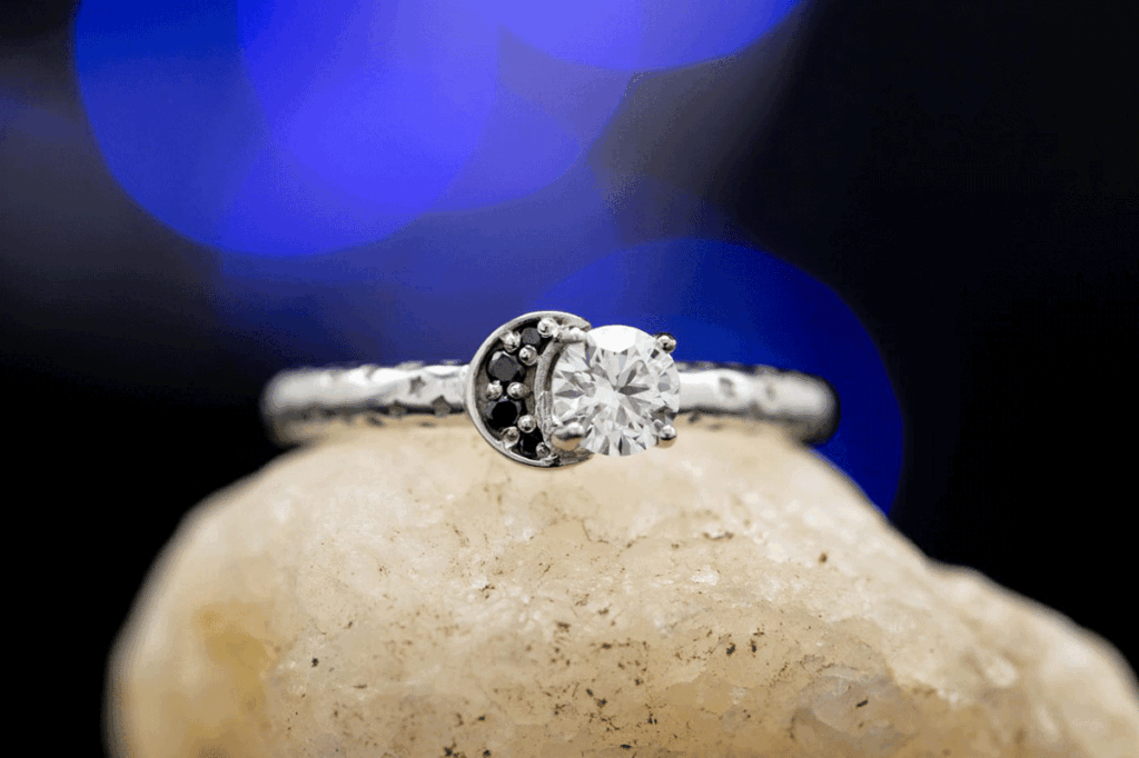 Eye-clean round-cut engagement ring