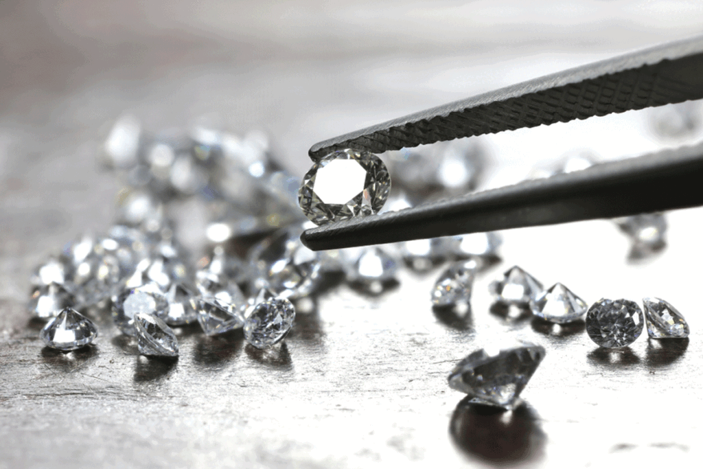 What Are Eye-clean Diamonds & Why Should You Buy One