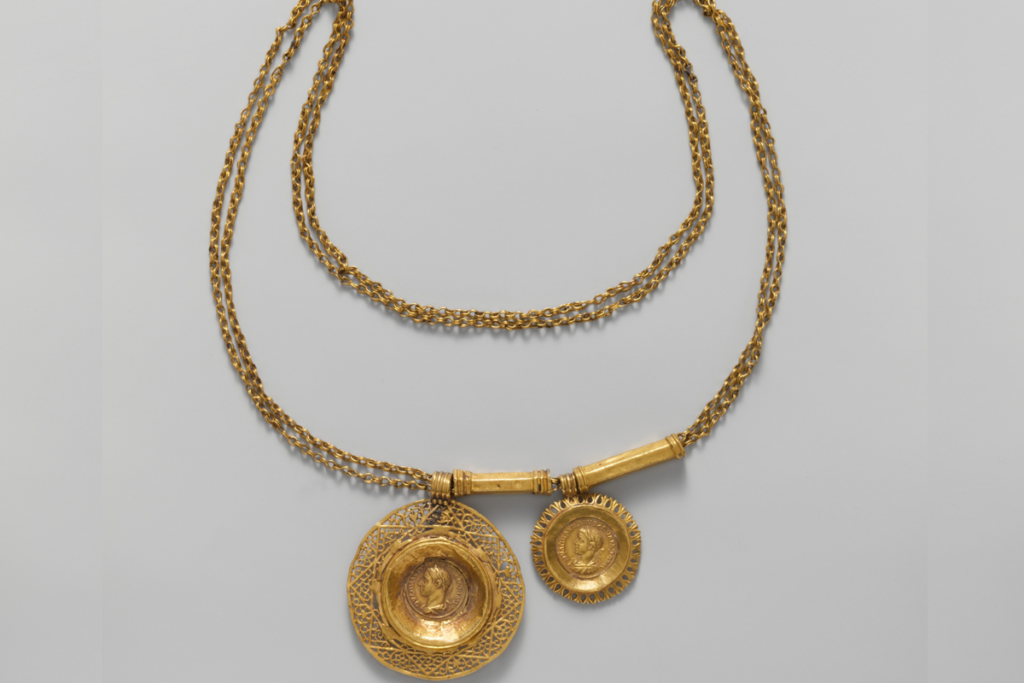 3rd century Roman gold necklace with coin pendants 