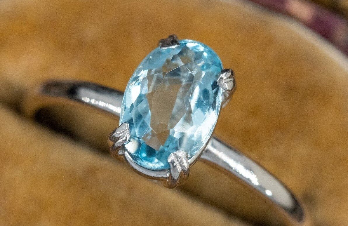 oval cut aquamarine ring